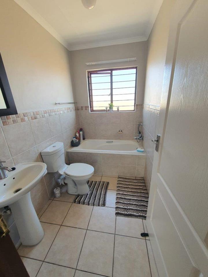 2 Bedroom Property for Sale in The Reeds Gauteng