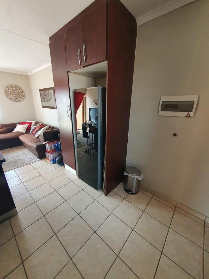 2 Bedroom Property for Sale in The Reeds Gauteng