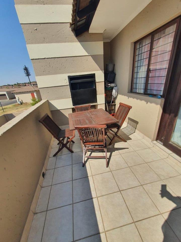 2 Bedroom Property for Sale in The Reeds Gauteng