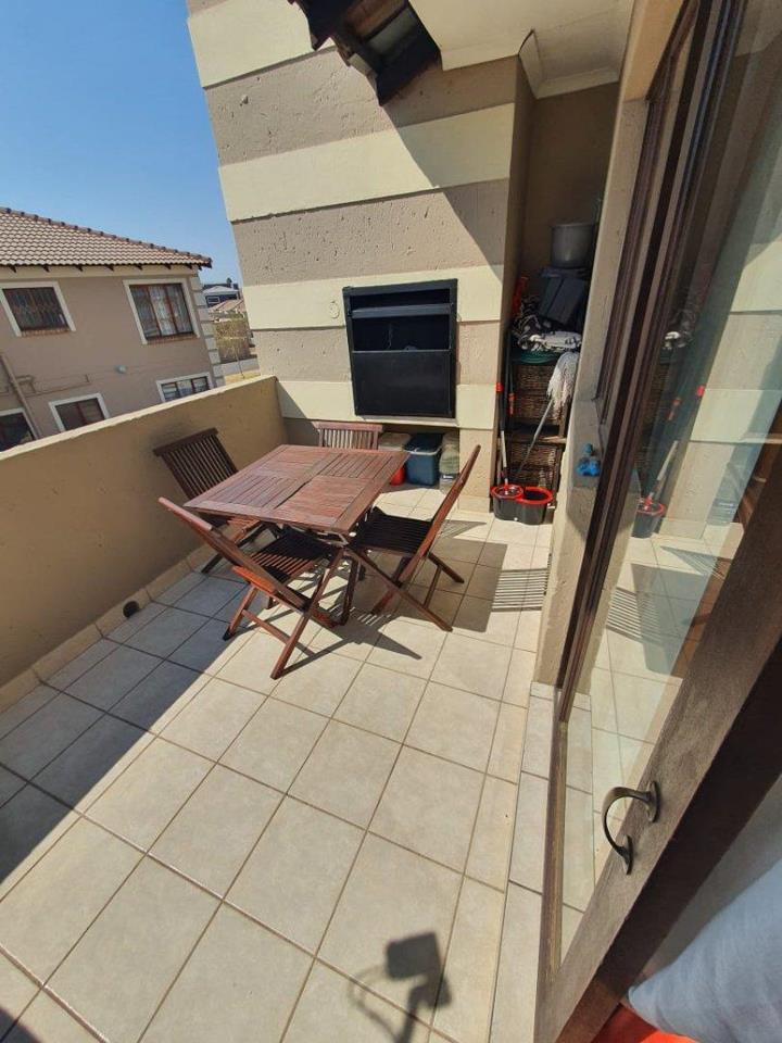 2 Bedroom Property for Sale in The Reeds Gauteng