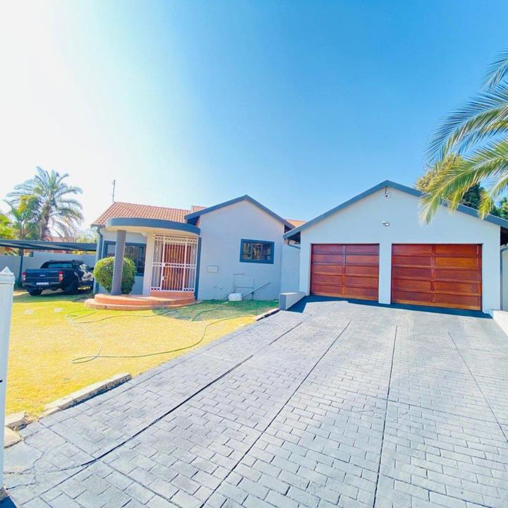 5 Bedroom Property for Sale in The Reeds Gauteng