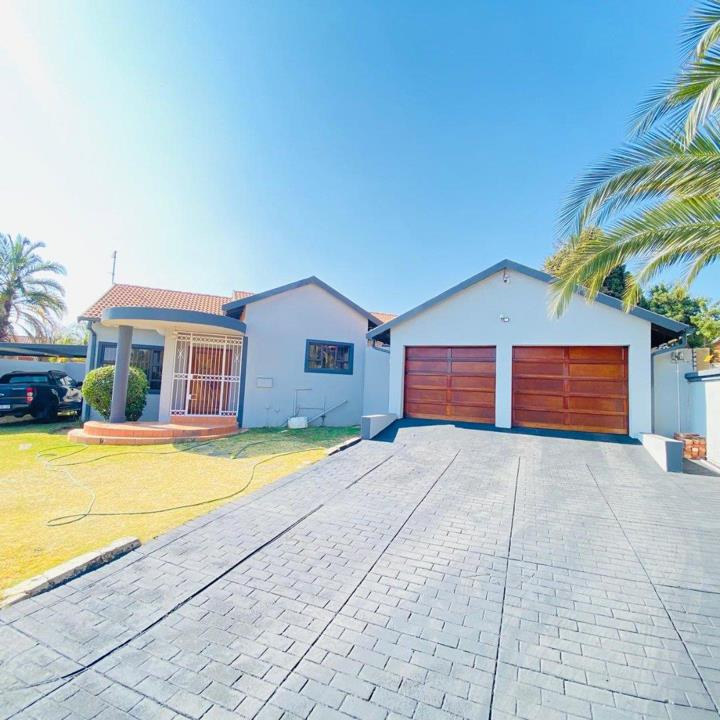 5 Bedroom Property for Sale in The Reeds Gauteng