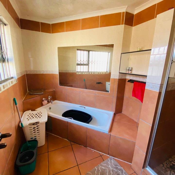 5 Bedroom Property for Sale in The Reeds Gauteng