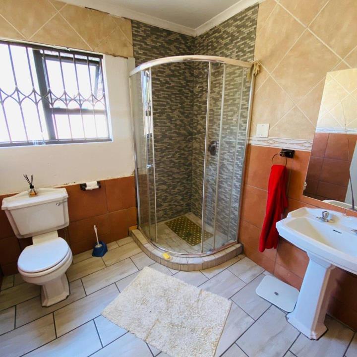 5 Bedroom Property for Sale in The Reeds Gauteng