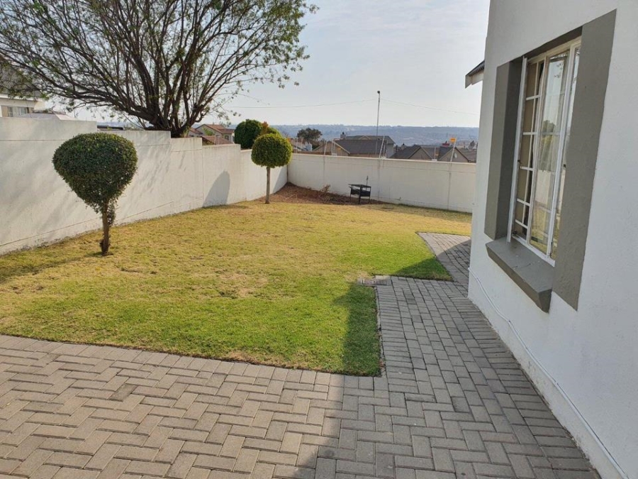 3 Bedroom Property for Sale in Kosmosdal Gauteng