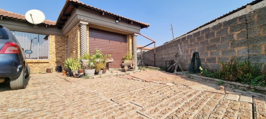 3 Bedroom Property for Sale in Etwatwa Gauteng