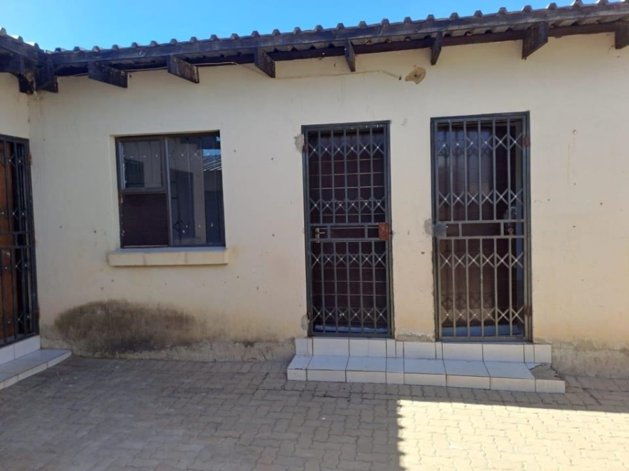 8 Bedroom Property for Sale in Etwatwa Gauteng