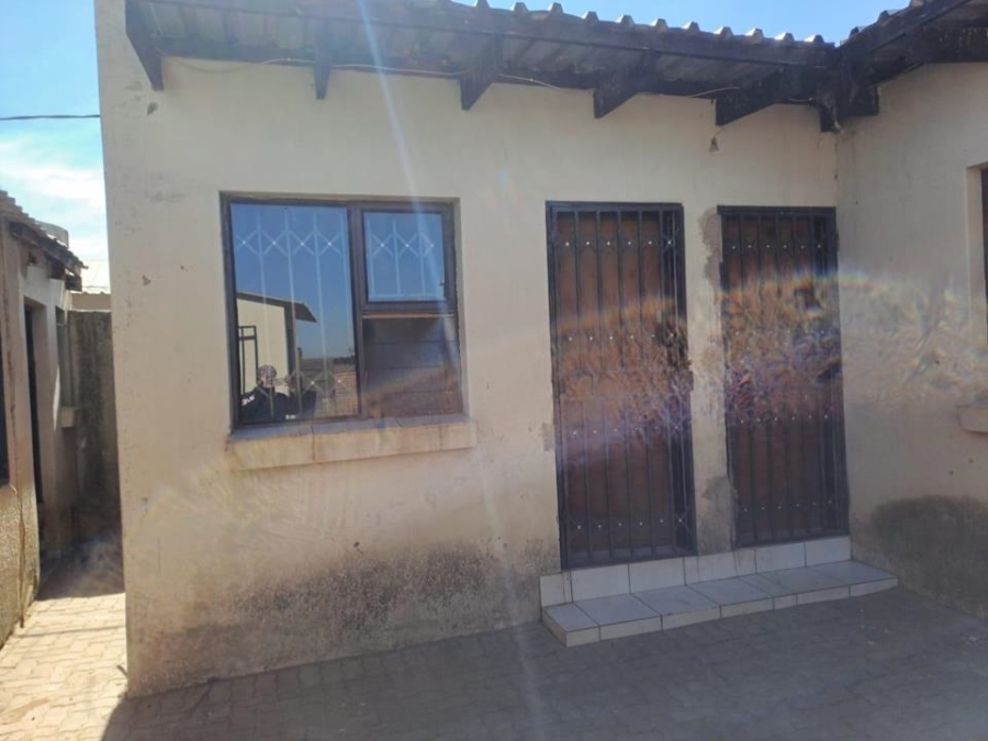 8 Bedroom Property for Sale in Etwatwa Gauteng