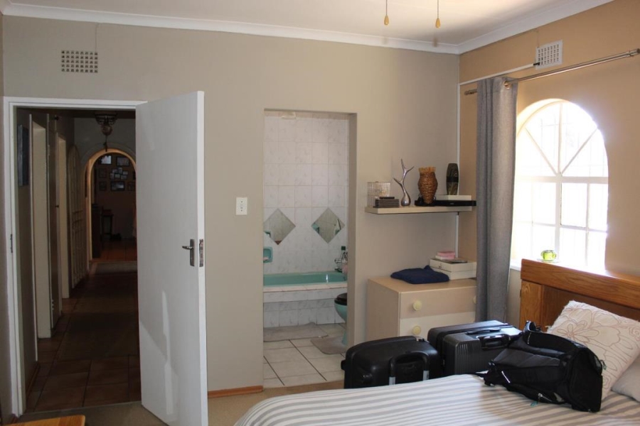 5 Bedroom Property for Sale in Mimosa Park Gauteng