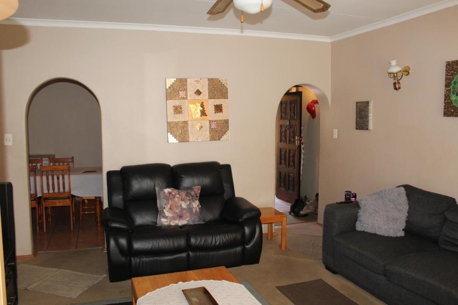 5 Bedroom Property for Sale in Mimosa Park Gauteng