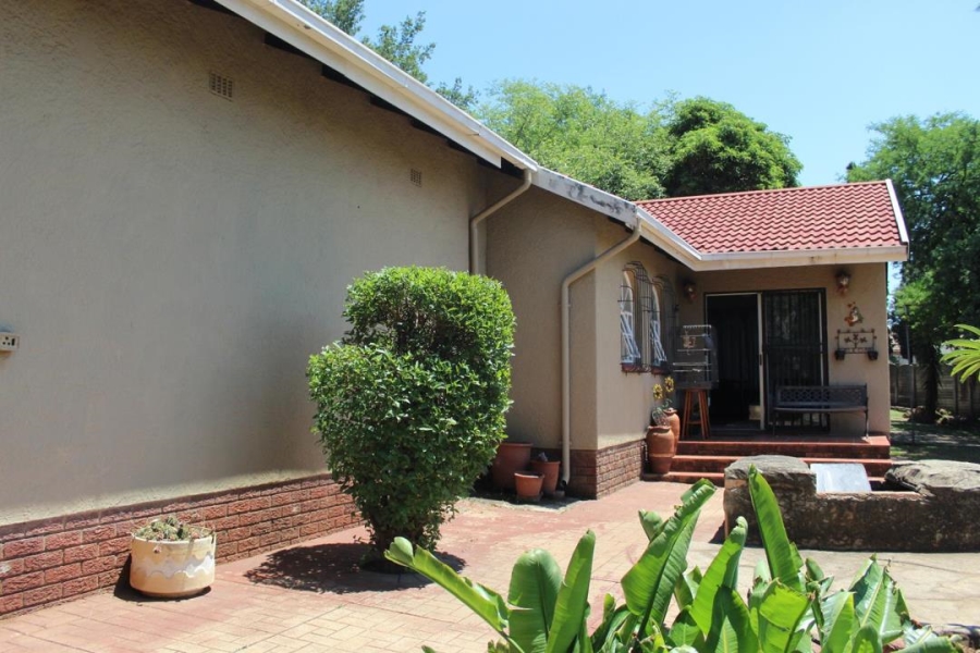 5 Bedroom Property for Sale in Mimosa Park Gauteng