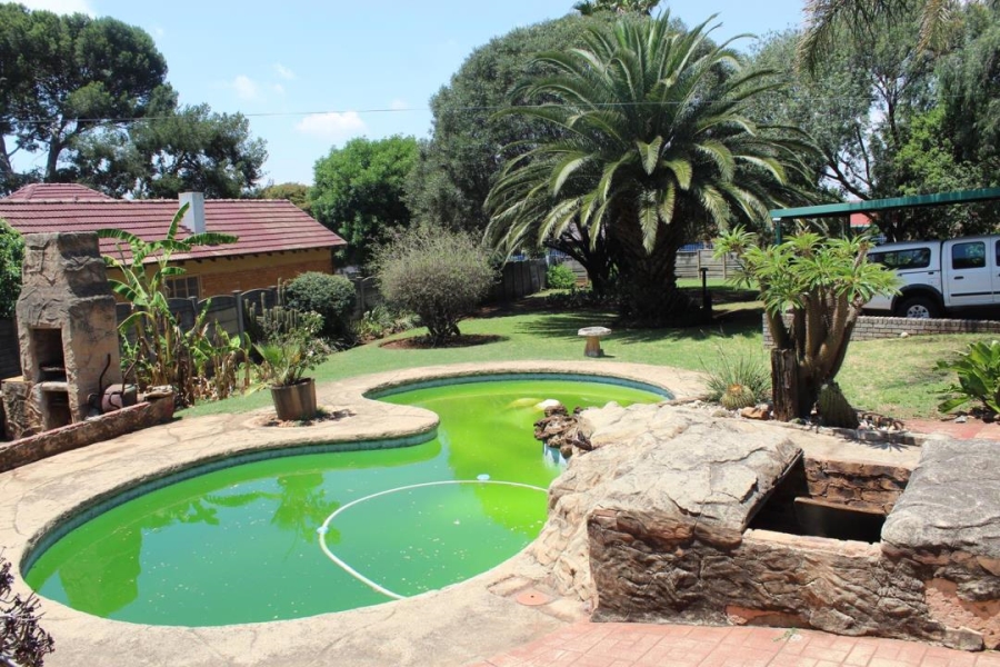 5 Bedroom Property for Sale in Mimosa Park Gauteng