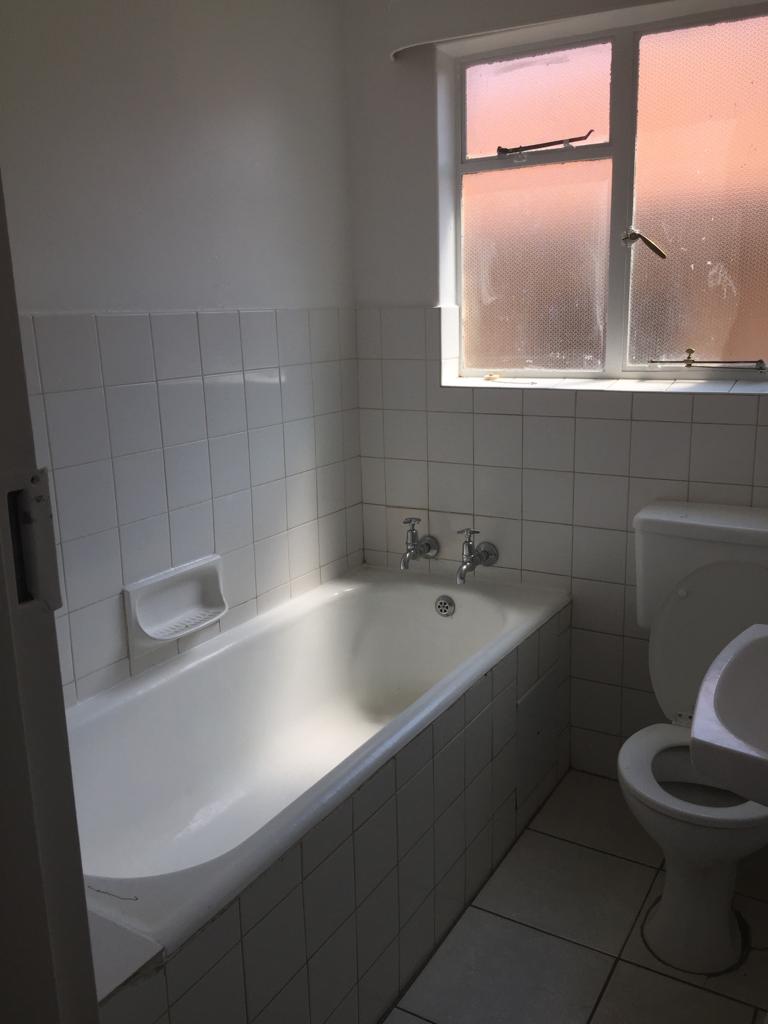 To Let 1 Bedroom Property for Rent in Windsor East Gauteng