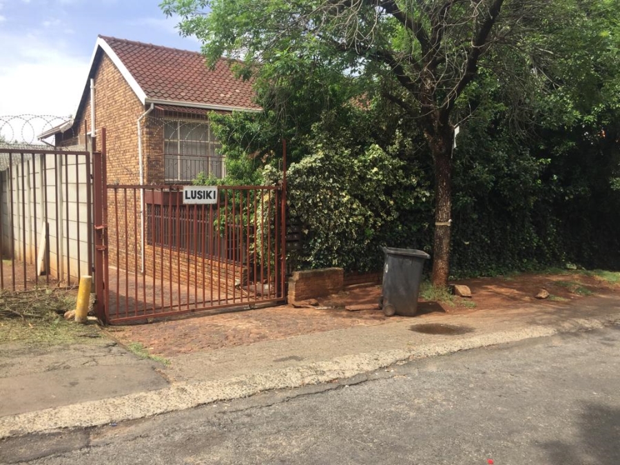 To Let 1 Bedroom Property for Rent in Windsor East Gauteng