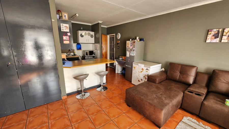 2 Bedroom Property for Sale in Die Hoewes Gauteng