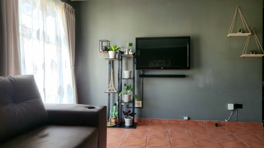 2 Bedroom Property for Sale in Die Hoewes Gauteng