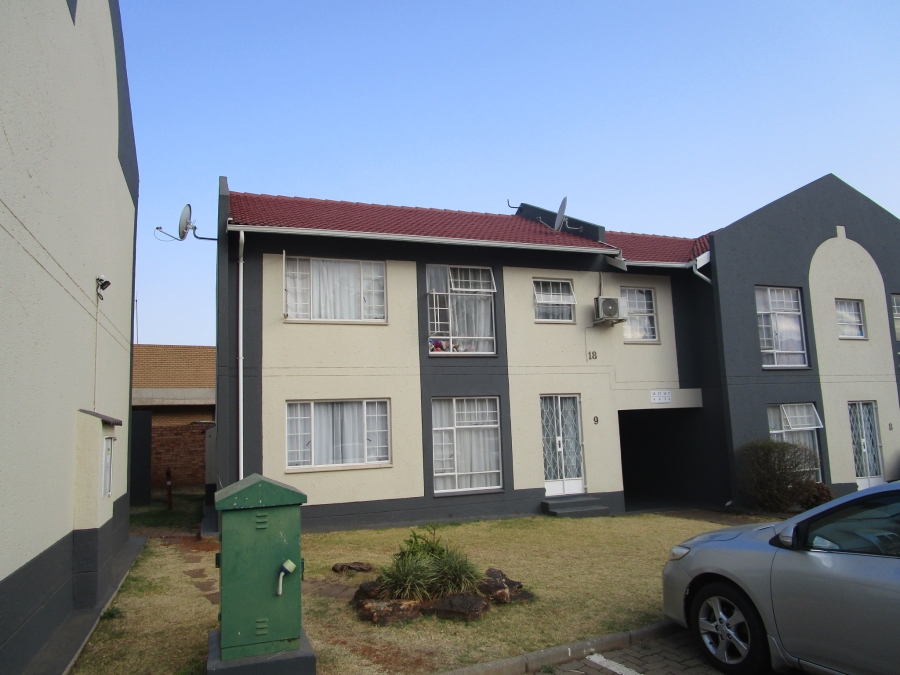 2 Bedroom Property for Sale in Die Hoewes Gauteng