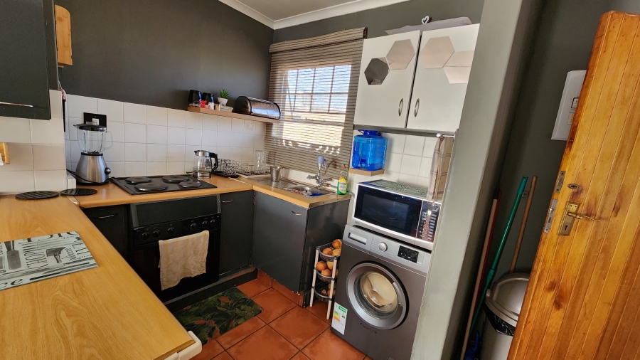 2 Bedroom Property for Sale in Die Hoewes Gauteng