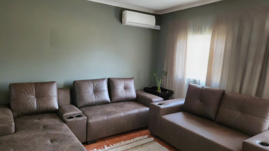 2 Bedroom Property for Sale in Die Hoewes Gauteng