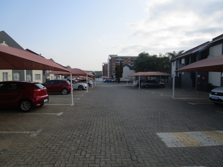 2 Bedroom Property for Sale in Die Hoewes Gauteng