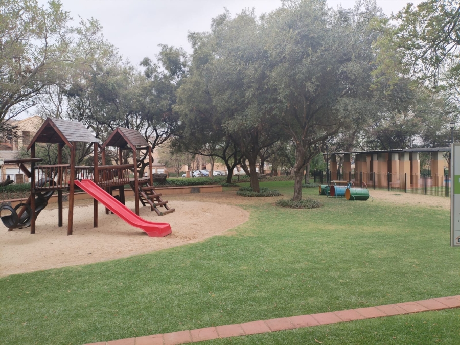 To Let 2 Bedroom Property for Rent in Eco Park Gauteng