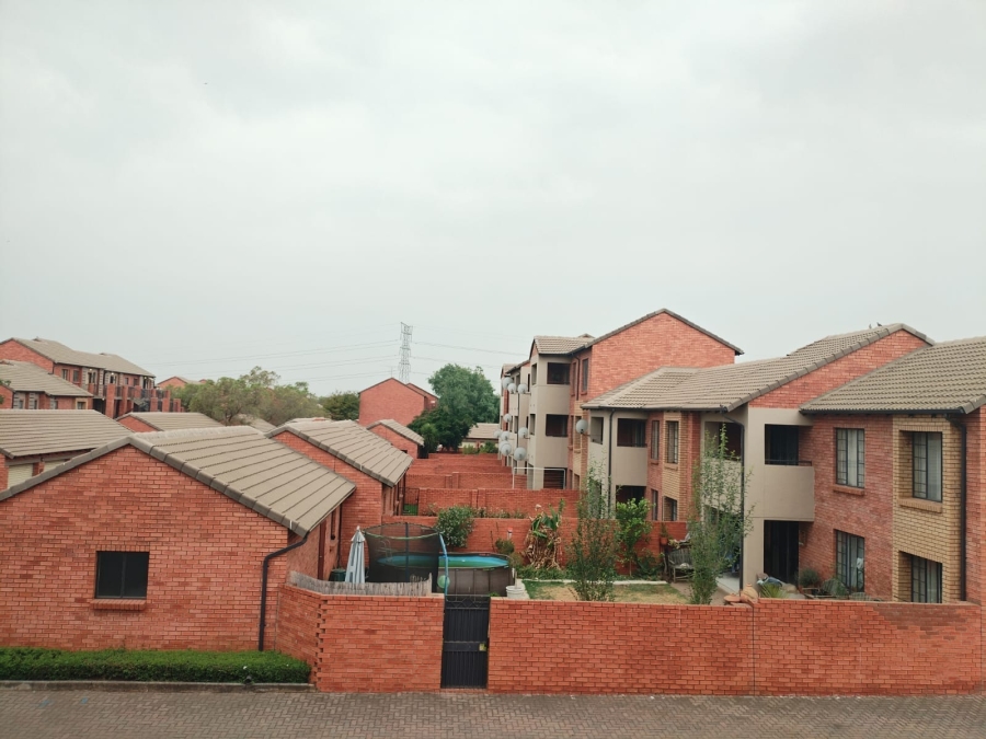 To Let 2 Bedroom Property for Rent in Eco Park Gauteng