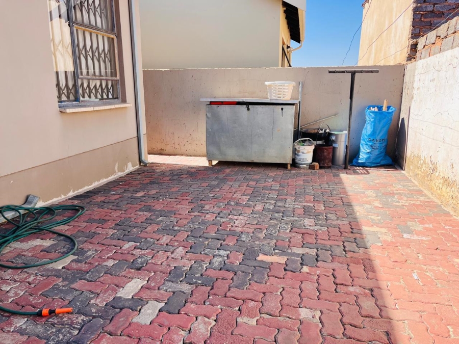 2 Bedroom Property for Sale in Fleurhof Gauteng