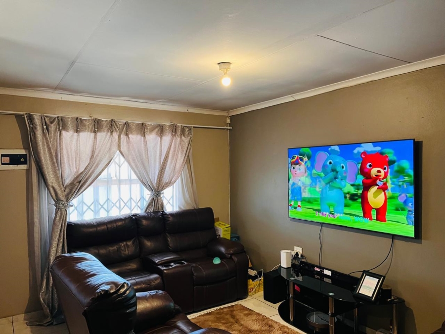 2 Bedroom Property for Sale in Fleurhof Gauteng