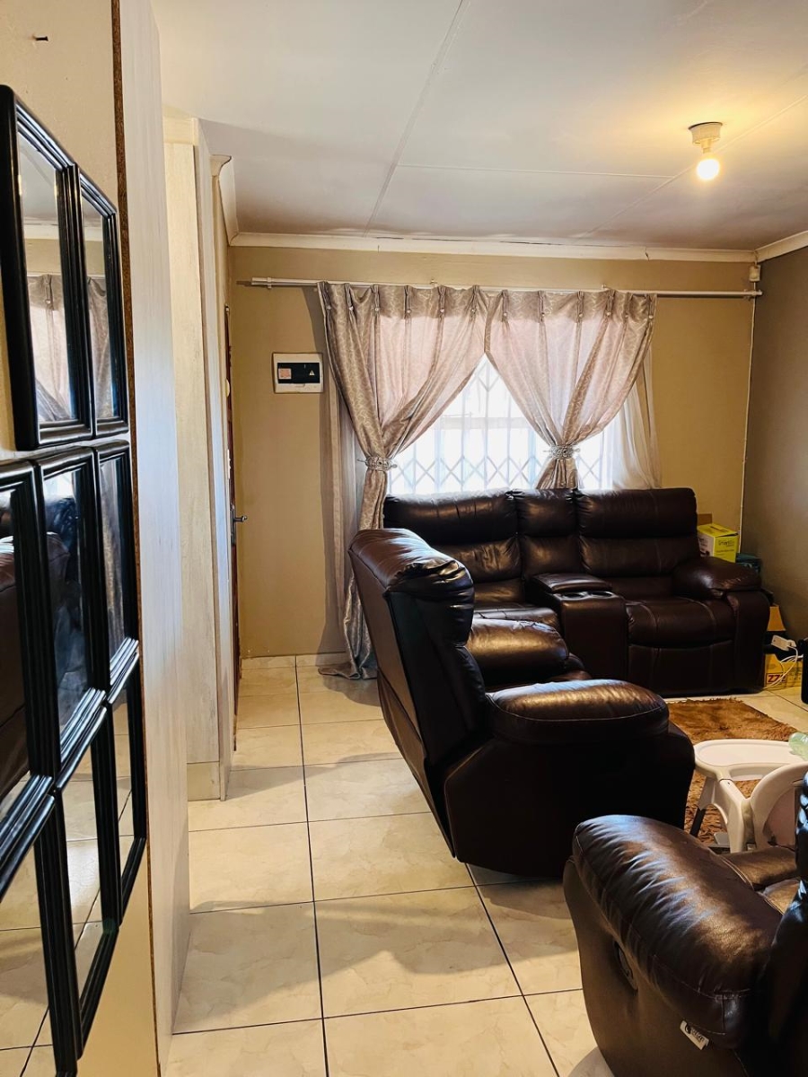 2 Bedroom Property for Sale in Fleurhof Gauteng