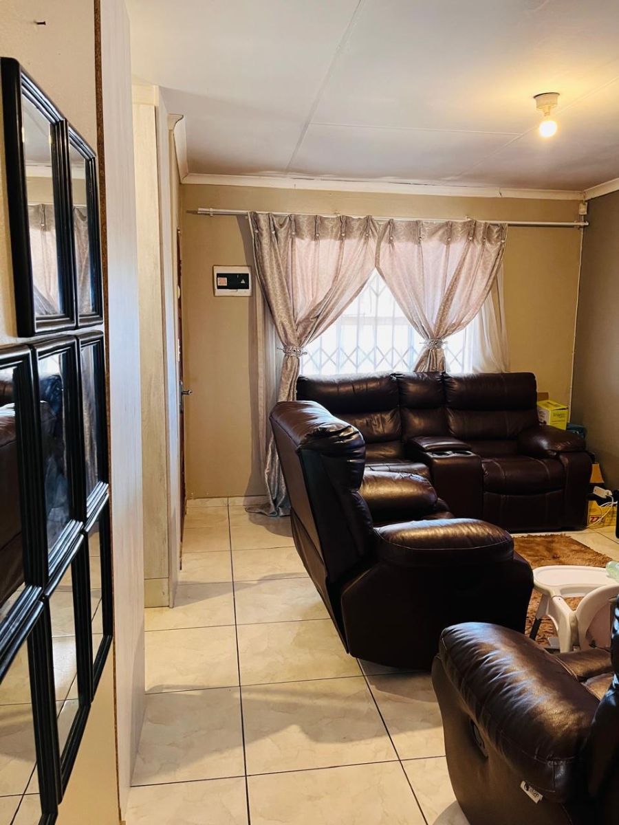 2 Bedroom Property for Sale in Fleurhof Gauteng