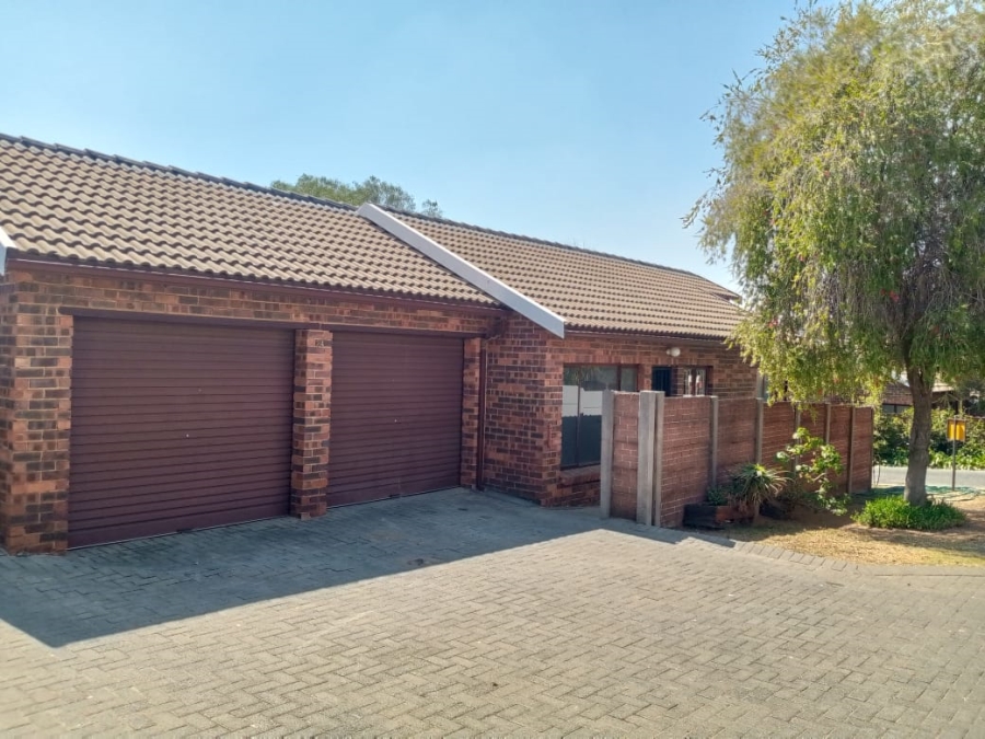 2 Bedroom Property for Sale in Radiokop Gauteng