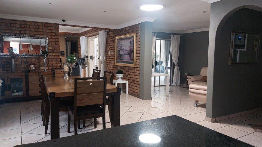 4 Bedroom Property for Sale in Beyerspark Gauteng