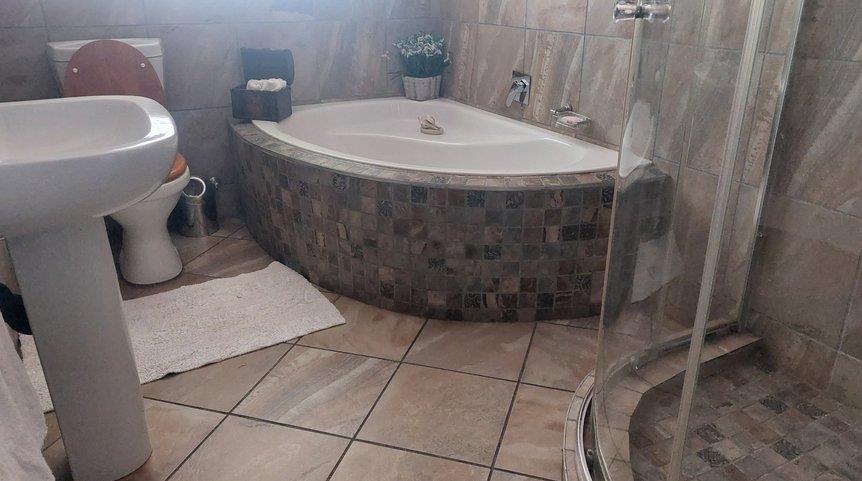 4 Bedroom Property for Sale in Beyerspark Gauteng