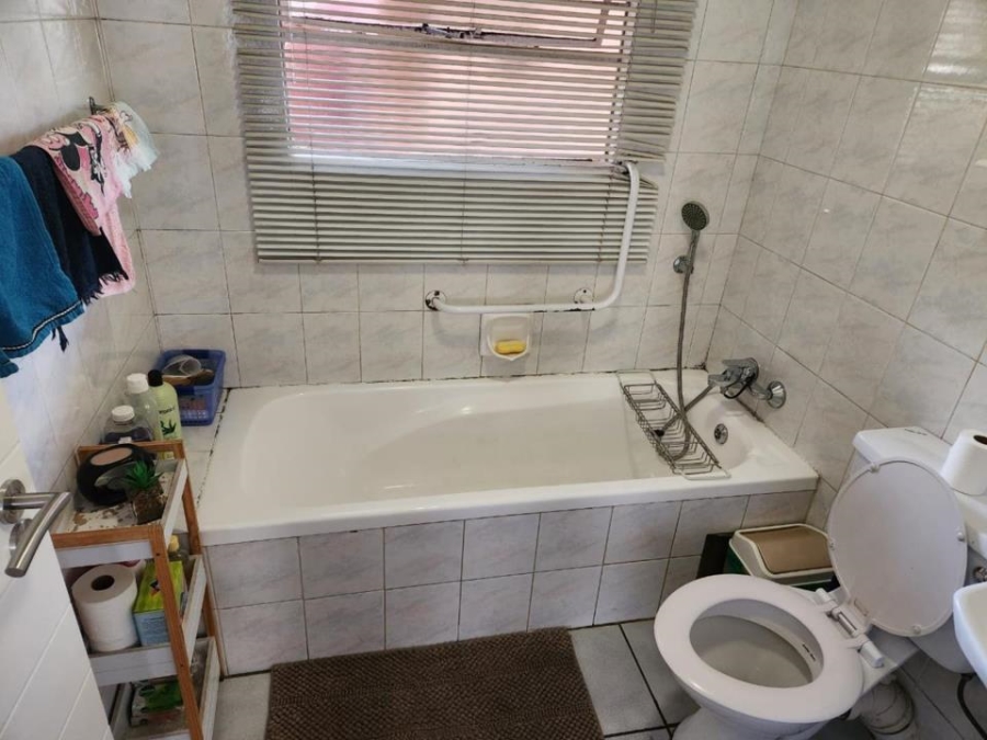 To Let 2 Bedroom Property for Rent in Castleview Gauteng