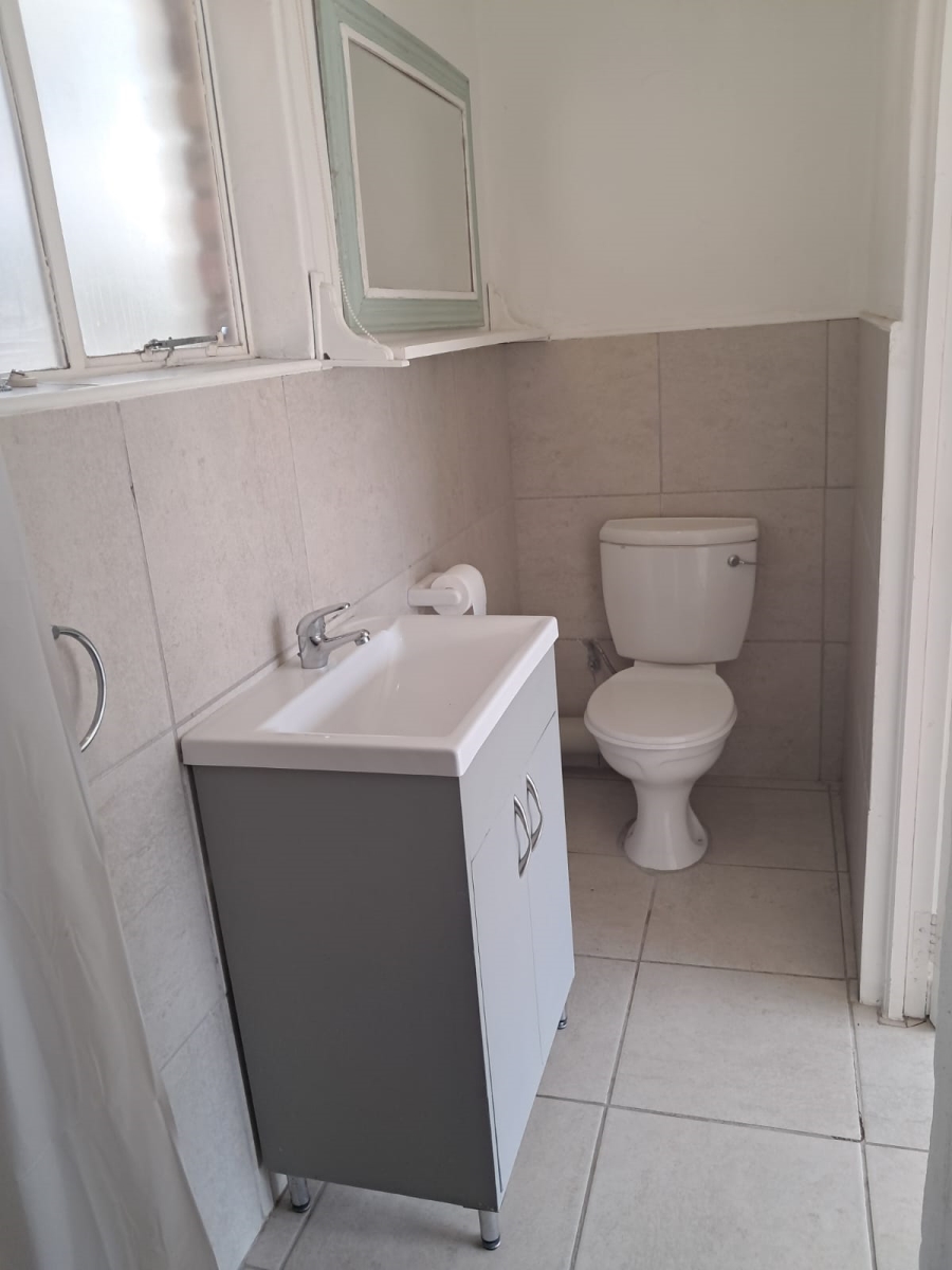 To Let 1 Bedroom Property for Rent in Randjesfontein A H Gauteng