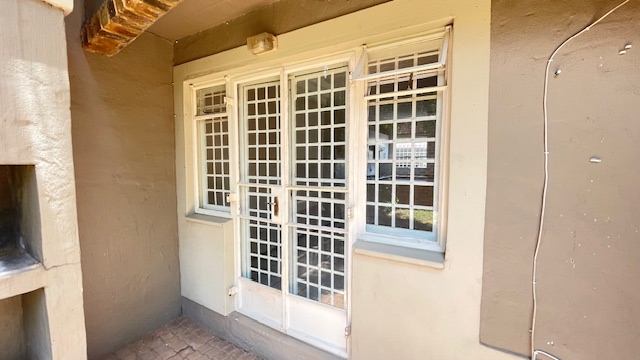 2 Bedroom Property for Sale in Brummeria Gauteng