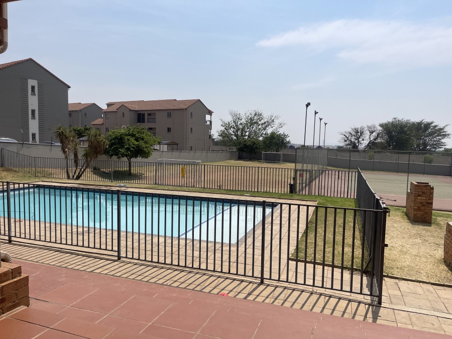 2 Bedroom Property for Sale in Tyger Valley Gauteng