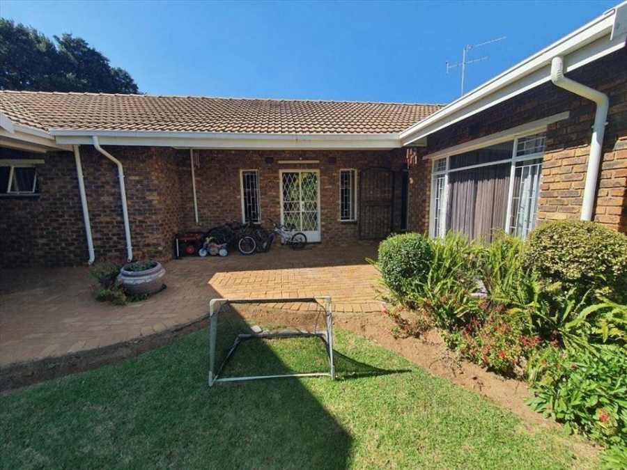 4 Bedroom Property for Sale in Sunward Park Gauteng