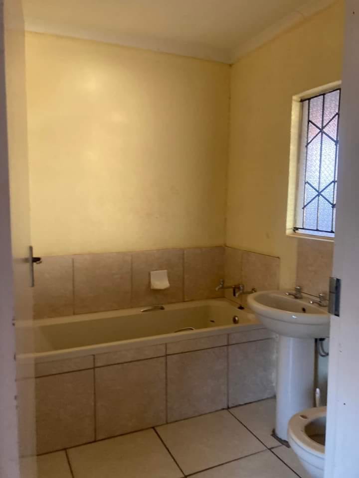 2 Bedroom Property for Sale in The Orchards Gauteng