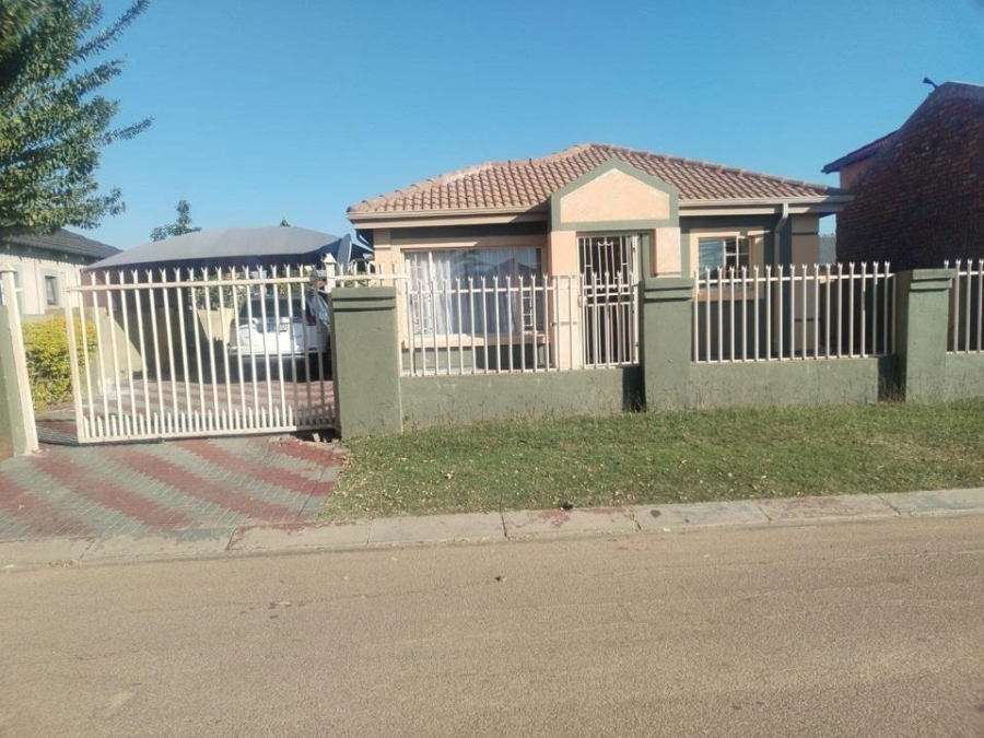 3 Bedroom Property for Sale in Nkwe Estate Gauteng