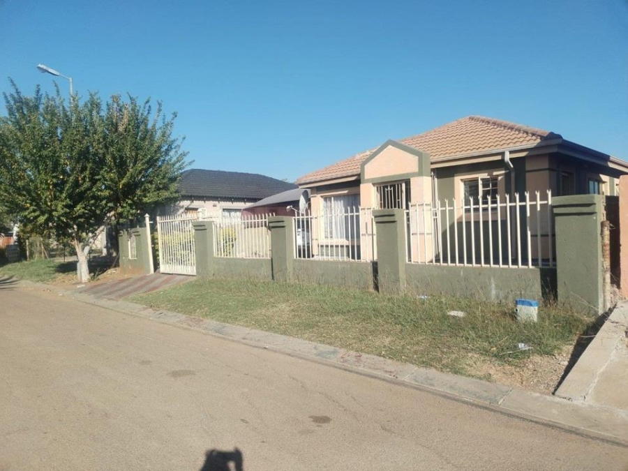 3 Bedroom Property for Sale in Nkwe Estate Gauteng