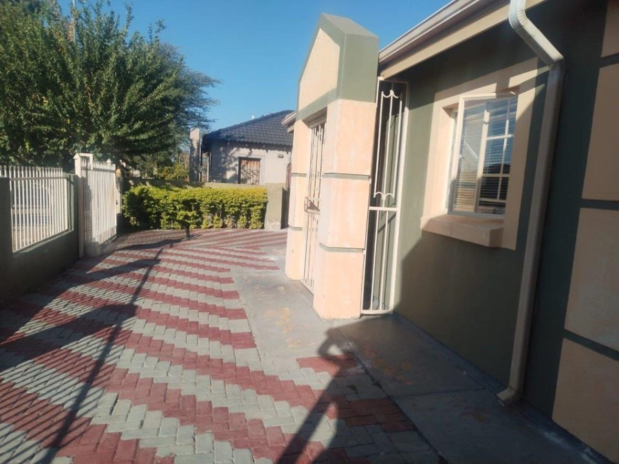 3 Bedroom Property for Sale in Nkwe Estate Gauteng