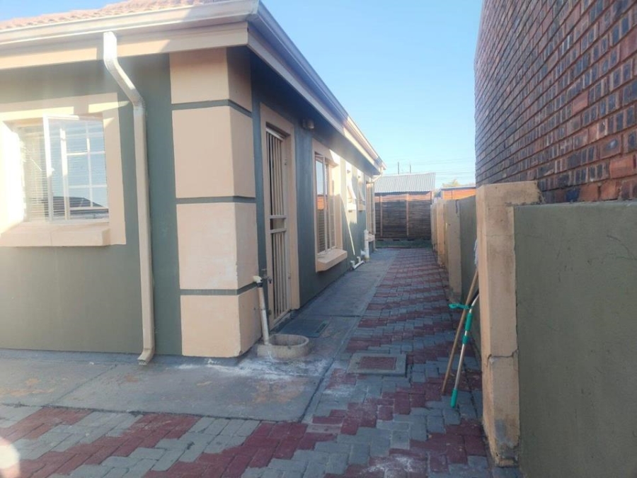 3 Bedroom Property for Sale in Nkwe Estate Gauteng