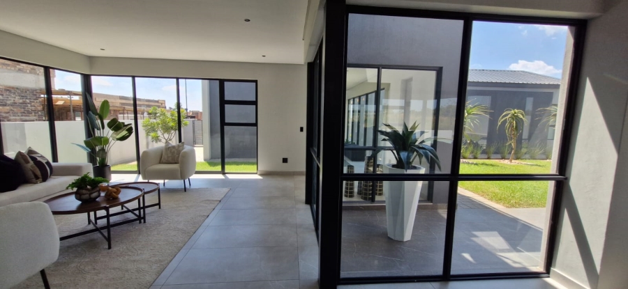 6 Bedroom Property for Sale in Midstream Heights Gauteng