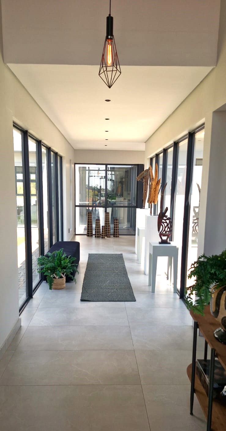 6 Bedroom Property for Sale in Midstream Heights Gauteng