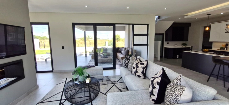 6 Bedroom Property for Sale in Midstream Heights Gauteng