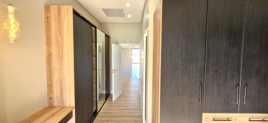 5 Bedroom Property for Sale in Midstream Heights Gauteng