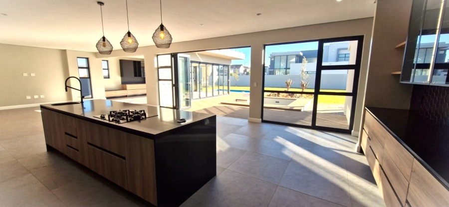 5 Bedroom Property for Sale in Midstream Heights Gauteng