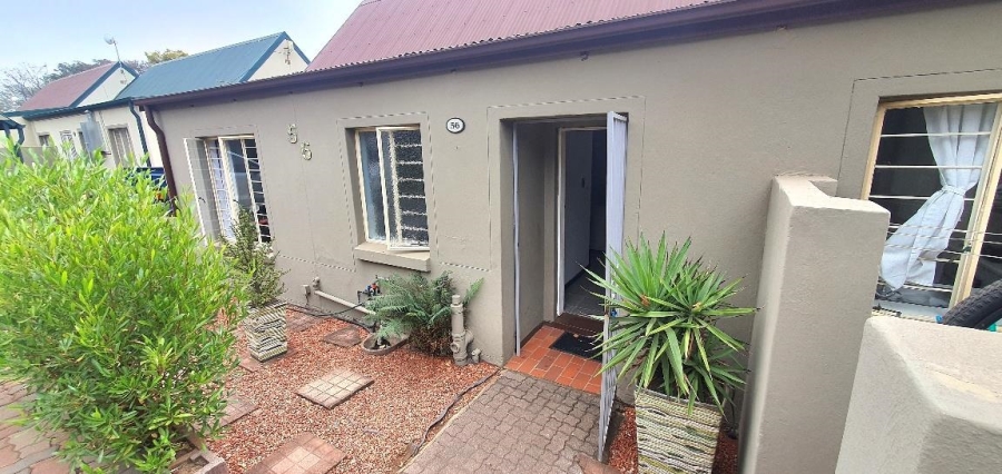 2 Bedroom Property for Sale in Wapadrand Gauteng