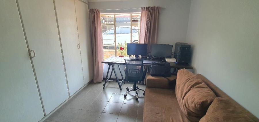 2 Bedroom Property for Sale in Wapadrand Gauteng